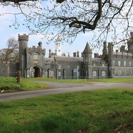 Daire Millbrook House *